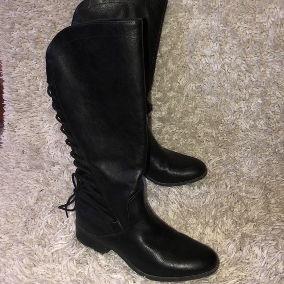 Black boots - Picture 3 of 3